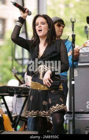 Lisa Marie Presley joue en direct au parc de l'hôtel de ville de New York sur 19 mai 2005. Banque D'Images