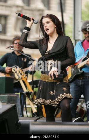 Lisa Marie Presley joue en direct au parc de l'hôtel de ville de New York sur 19 mai 2005. Banque D'Images