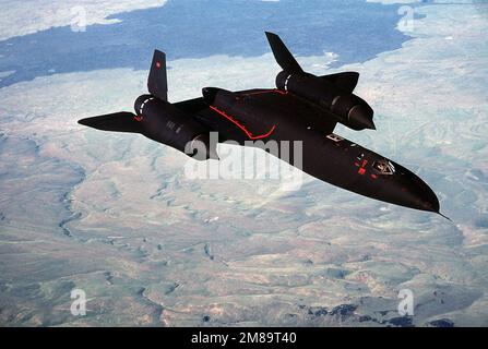 Vue aérienne droite d'un avion de reconnaissance stratégique SR-71A. Le SR-71 est connu de manière officieuse sous le nom de « Blackbird ». Base: Beale Air Force base État: Californie (CA) pays: États-Unis d'Amérique (USA) Banque D'Images