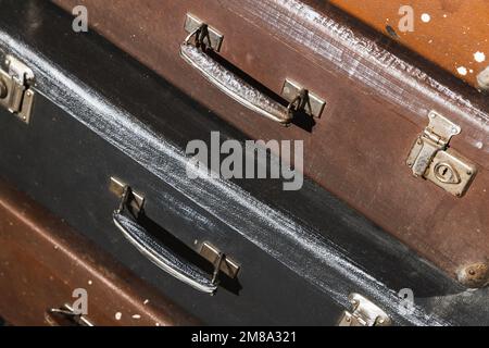 Pile de valises vintage, gros plan Banque D'Images