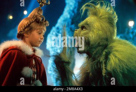 JIM CARREY et TAYLOR MOMSEN dans LA FAÇON DONT LE GRINCH A VOLÉ NOËL (2000), réalisé par RON HOWARD. Crédit : UNIVERSEL / Album Banque D'Images