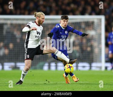 Londres, Angleterre, 12th janvier 2023. Tim Ream de Fulham avec Kai Havertz de Chelsea pendant le match de la Premier League à Craven Cottage, Londres. Le crédit photo devrait se lire: David Klein / Sportimage Banque D'Images