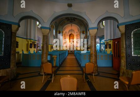 Bratislava, Slovaquie. Intérieur de l'église Saint Elizabeth ou Kostol sv. Alzbety. L'église peinte en bleu Banque D'Images