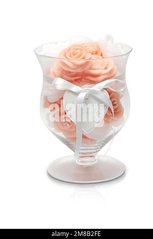 Bougie colorée isolée de formes diverses. Bougie parfumée. Bougie avec verre. Oeufs, mer, coeur, fleur, poisson, starfish, seashell, corail, ange, pomme. Banque D'Images