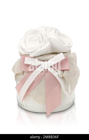 Parfumeur en plâtre, bougie et liquide pour penderies, commodes. Bouteilles en verre, parfumeur suspendu en bois, guirlande parfumée Banque D'Images