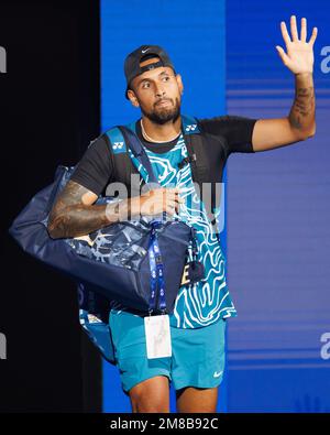 Melbourne, Australie. 13th janvier 2023. Nick Kyrgios, d'Australie, entre dans l'arène pour un match de pratique d'exposition contre Novak Djokovic, de Serbie, avec des recettes qui vont à la charité sur Rod laver Arena avant l'Open d'Australie de 2023 à Melbourne, en Australie. Sydney Low/Cal Sport Media/Alamy Live News Banque D'Images