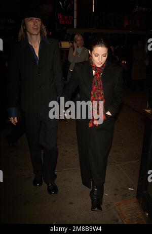 New York, NY, États-Unis. 29th mars 2023. Michael Lockwood et Lisa Marie Presley assistent à la comédie musicale All Shock Up de Broadway, qui s'est tenue au Palace Theatre sur 29 mars 2005 à New York. Crédit : Joseph Marzullo/Media Punch/Alay Live News Banque D'Images