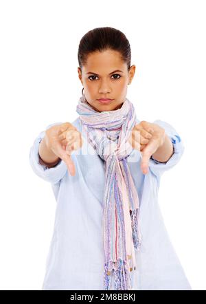 Portrait, pouces vers le bas et emoji avec une femme noire en studio isolé sur un fond blanc pour ne pas être d'accord. Non, rejet et nier avec une jeune femme Banque D'Images