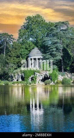 Vincennes, temple de l'amour et grotte artificielle sur le lac Daumesnil, dans le parc public Banque D'Images