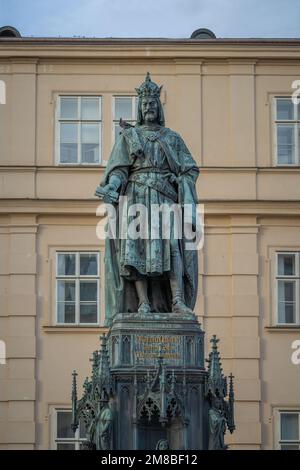 Statue de Charles IV sur la place Krizovnicke - Prague, République tchèque Banque D'Images