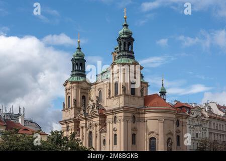 St. Eglise Nicolas sur la place de la Vieille ville à Stare Mesto - Prague, République Tchèque Banque D'Images