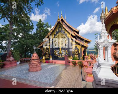 Lampang, Thaïlande. 22 novembre 2022. Wat Phra que Doi Phra Chan temple sur Doi Phra Chan montagne. Les destinations touristiques les plus populaires de Thaïlande. Banque D'Images