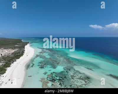 Zanzibar (Muyuni Beach sur la plus grande île de l'archipel de Zanzibar, Unguja, vue aérienne) Banque D'Images