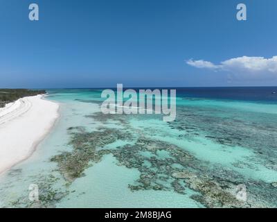 Zanzibar (Muyuni Beach sur la plus grande île de l'archipel de Zanzibar, Unguja, vue aérienne) Banque D'Images