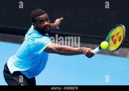 Melbourne, Victoria, Australie. 13th janvier 2023. MELBOURNE, AUSTRALIE - JANVIER 13 : Frances Tiafoe (États-Unis) se produit avant l'ouverture australienne 2023 au parc de Melbourne, sur 13 janvier 2023, à Melbourne, en Australie. (Credit image: © Chris Putnam/ZUMA Press Wire) USAGE ÉDITORIAL SEULEMENT! Non destiné À un usage commercial ! Banque D'Images