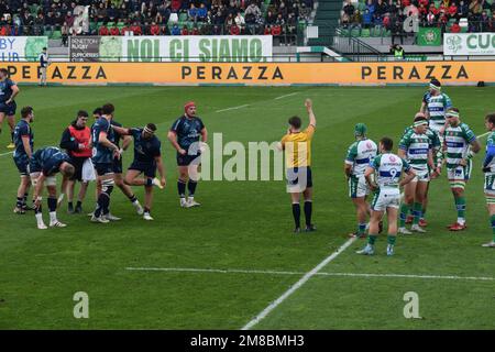 Scène lors d'un match de rugby joué à Trévise, en Italie, en janvier 2023, entre Benetton et Ulster Rugby Banque D'Images