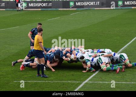 Scrum pendant Benetton / Ulster dans l'URC à Trévise, en janvier 2023 Banque D'Images