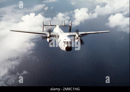 Vue aérienne à droite d'un avion C-2A Greyhound du Fleet Logistics support (Carrier On-Board Delivery) Squadron 40 (VRC-40) près de Norfolk, Virginie. Pays: Océan Atlantique (AOC) Banque D'Images