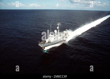 Une vue aérienne de l'avant-garde du missile hydroptère USS HERCULES (PHM 2) en cours dans le golfe. Le HERCULES opère à partir de Key West, en Floride, dans le cadre du PHM Squadron 2, qui est largement utilisé dans le programme national d'interdiction des drogues. Pays: Golfe du Mexique Banque D'Images