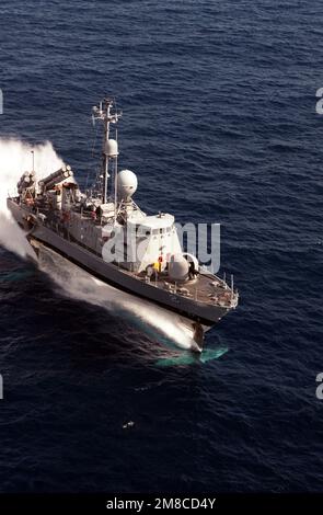 Une vue à tribord du missile hydrofoil USS HERCULES (PHM 2) du combattant de patrouille est en cours. Le HERCULES est affecté à l'escadron 2 du PHM, basé à Key West, en Floride. Pays: Golfe du Mexique Banque D'Images