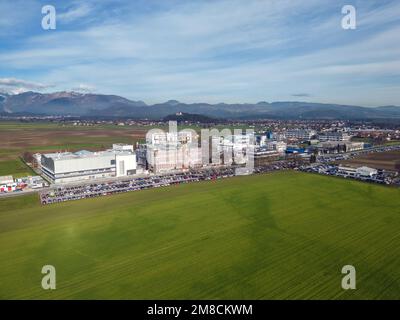 Menges, Slovénie - 12 janvier 2023 : Lek, l'usine pharmaceutique appartenant à Novartis et Sandoz Banque D'Images