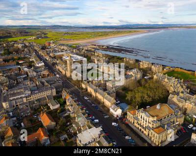Vue aérienne depuis le drone de la ville universitaire de St Andrews à Fife, en Écosse, au Royaume-Uni Banque D'Images