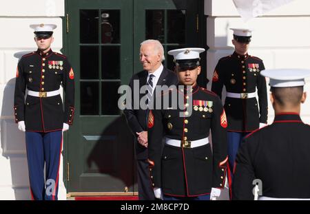 Washington DC, États-Unis. 13th janvier 2023. Le président Joe Biden arrive vendredi à 13 janvier 2023 pour saluer le Premier ministre japonais Kishida Fumio sur la pelouse sud de la Maison Blanche à Washington. Fumio effectue une visite d'une journée à Washington pour discuter de questions de sécurité bilatérales avec des responsables de l'administration. Photo par Jemal Countess/UPI crédit: UPI/Alay Live News Banque D'Images