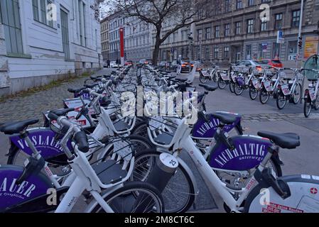 Station d'accueil de location de vélos WienMobil à Vienne, en Autriche, le programme de location de vélos fonctionne 3000 cycles sur des stations d'accueil fixes et numériques Banque D'Images