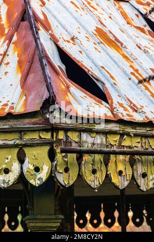 Hôpital psychiatrique de Whitchurch, bâtiment classé de grade II abandonné laissé à la pourriture. Pagode édouardienne pour les patients négligés. Banque D'Images