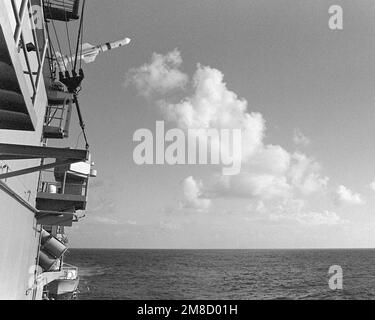 Un missile antinavire RGM-84A Harpoon est lancé à partir du destroyer USS PETERSON (DD-969) pendant LA FLOTTE EX 1-90. Objet opération/série: FLEET EX 1-90 pays: Océan Atlantique (AOC) Banque D'Images