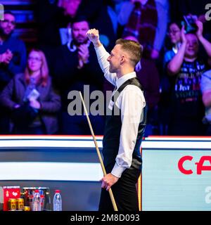 Londres, Royaume-Uni. 13th janvier 2023. Judd Trump célèbre la victoire de la finale du trimestre contre Barry Hawkins lors des matchs de finale du trimestre du Maître Cazoo 2023 jour 6 au Palais Alexandra, vendredi, à 13 janvier 2023, en ANGLETERRE, à LONDRES. Credit: Taka G Wu/Alay Live News Banque D'Images