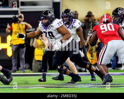 Inglewood, Californie. 9th janvier 2023. TCU Horned Frogs centre Steve Avila (79) blocs pendant le championnat national de football Playoff de l'université entre la TCU Horned Frogs et les Bulldogs de Géorgie sur 9 janvier 2023 au stade SOFI à Inglewood, CA. (Crédit obligatoire : Freddie Beckwith/MarinMedia.org/Cal Sport Media) (photographe complet absolu, et crédits requis).télévision, ou magazines à but lucratif Contactez MarinMedia directement. Crédit : csm/Alay Live News Banque D'Images