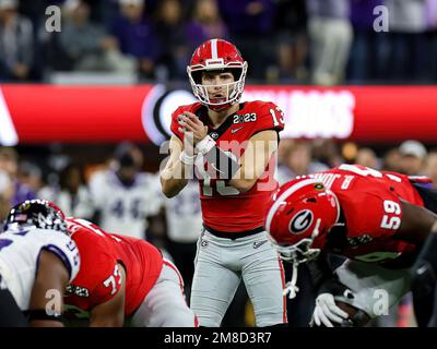 Inglewood, Californie. 9th janvier 2023. Le quarterback des Bulldogs de Géorgie Stetson Bennett (13) vous attend pendant le match du championnat national de football de football de l'université entre les grenouilles à cornes de la TCU et les Buldogs de Géorgie sur 9 janvier 2023 au stade SOFI d'Inglewood, en Californie. (Crédit obligatoire : Freddie Beckwith/MarinMedia.org/Cal Sport Media) (photographe complet absolu, et crédits requis).télévision, ou magazines à but lucratif Contactez MarinMedia directement. Crédit : csm/Alay Live News Banque D'Images