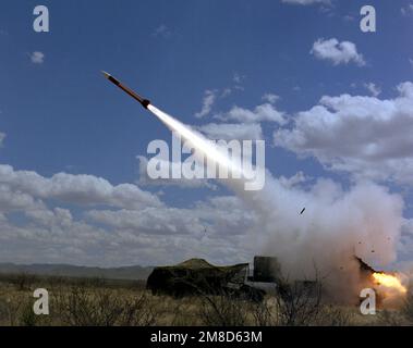 Un missile antiaérien MIM-104 Patriot est tiré au cours d'un exercice de la Brigade d'entraînement de 6th. Base: Champ d'essai des missiles de sable blanc État: Nouveau Mexique (NM) pays: États-Unis d'Amérique (USA) Banque D'Images