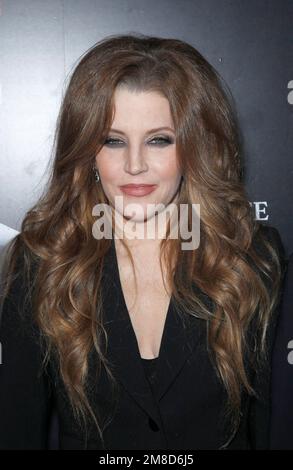 12 janvier 2023 - Lisa Marie Presley est décédée après avoir subi un arrêt cardiaque à son domicile à Calabasas, en Californie, jeudi matin. Le chanteur-compositeur, humanitaire, et seul enfant de rock â€˜nâ€™ roll pionnier Elvis Presley avait 20 jours timide de son anniversaire de 55th. Photo du dossier : 23 avril 2015 - Las Vegas, Nevada - Lisa Marie Presley. Première tapis rouge de â€œThe Elvis Experienceâ€ production musicale au Westgate Las Vegas Resort and Casino. (Credit image: © MJT/AdMedia via ZUMA Press Wire) USAGE ÉDITORIAL SEULEMENT! Non destiné À un usage commercial ! Banque D'Images