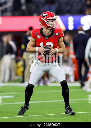 Inglewood, Californie. 9th janvier 2023. Le quartier des Bulldogs de Géorgie Stetson Bennett (13) se réchauffe avant le match du championnat national de football de football de l'université entre les grenouilles à cornes de la TCU et les Buldogs de Géorgie sur 9 janvier 2023 au stade SOFI à Inglewood, en Californie. (Crédit obligatoire : Freddie Beckwith/MarinMedia.org/Cal Sport Media) (photographe complet absolu, et crédits requis).télévision, ou magazines à but lucratif Contactez MarinMedia directement. Crédit : csm/Alay Live News Banque D'Images
