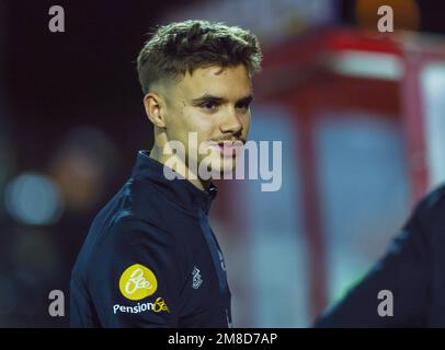 Woking, Royaume-Uni. 13th janvier 2023. Romeo Beckham de Brentford (fils de David Beckham) se réchauffe avant le match de la coupe de la Premier League au stade de la communauté de Laithwaite, Woking. Le crédit photo devrait se lire: David Klein / Sportimage crédit: Sportimage / Alay Live News Banque D'Images