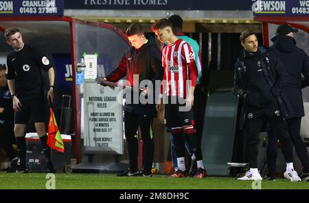 Woking, Royaume-Uni. 13th janvier 2023. Romeo Beckham de Brentford (fils de David Beckham) se prépare à venir dans la seconde moitié lors du match de la coupe de la Premier League au stade de la communauté de Laithwaite, Woking. Le crédit photo devrait se lire: David Klein / Sportimage crédit: Sportimage / Alay Live News Banque D'Images