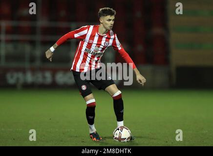 Roméo Beckham de Brentford B pendant le match de la coupe de la Premier League au stade de la communauté de Laithwaite, Woking. Date de la photo: Vendredi 13 janvier 2023. Banque D'Images