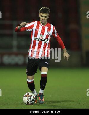 Roméo Beckham de Brentford B pendant le match de la coupe de la Premier League au stade de la communauté de Laithwaite, Woking. Date de la photo: Vendredi 13 janvier 2023. Banque D'Images