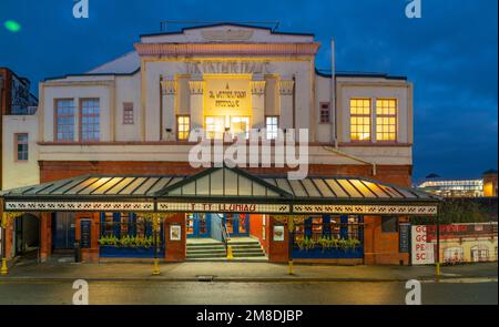 The Picture House, pub et restaurant, Colwyn Bay, pays de Galles du Nord. A l'origine un cinéma maintenant un Wetherspoon Pub Photo prise en décembre 2022. Banque D'Images