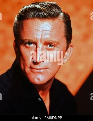 KIRK DOUGLAS (1916-2020) acteur de cinéma américain vers 1965 Banque D'Images