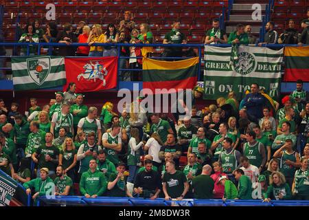 Milan, Italie. 13th janvier 2023. Supporters de (Zalgiris Kaunas) pendant EA7 Emporio Armani Milano contre Zalgiris Kaunas, Championnat d'Euroligue de basket-ball à Milan, Italie, 13 janvier 2023 crédit: Agence de photo indépendante/Alamy Live News Banque D'Images