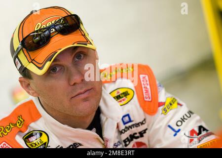 Indianapolis, INDIANA, États-Unis. 28th juillet 2007. 28 juillet 2007 - Indianapolis, INDIANA, États-Unis : Kevin Harvick attend pour commencer à s'entraîner au circuit automobile d'Indianapolis pour la course du NNCS Allstate 400 au Brickyard à Indianapolis, IN. (Credit image: © Walter G. Arce Sr./ZUMA Press Wire) USAGE ÉDITORIAL SEULEMENT! Non destiné À un usage commercial ! Banque D'Images