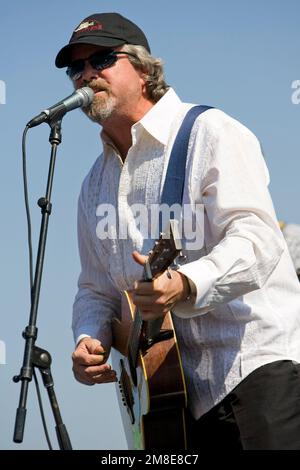 Pi. Worth, TX, États-Unis. 4th novembre 2007. 04 novembre 2007 - pieds Worth, TX, USA: Robert Earl Keen devant les NNCS Dickies 500 au Texas Motor Speedway à fort Worth, Texas (Credit image: © Walter G. Arce Sr./ZUMA Press Wire) USAGE ÉDITORIAL SEULEMENT! Non destiné À un usage commercial ! Banque D'Images