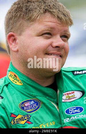 Clairmont, INDIANA, États-Unis. 28th juillet 2007. 28 juillet 2007 - Clairmont, IN, Etats-Unis: Bobby Hamilton, Jr. Partage quelques rires au parc de course O'Reilly avant la course de la série Kroger 200 NASCAR Busch à Clairmont, IN. (Credit image: © Walter G. Arce Sr./ZUMA Press Wire) USAGE ÉDITORIAL SEULEMENT! Non destiné À un usage commercial ! Banque D'Images