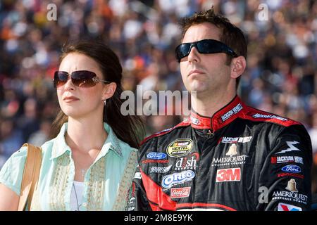Pi. Worth, TX, États-Unis. 4th novembre 2007. 04 novembre 2007 - pieds Worth, TX, USA: Greg et Nicole Biffle pendant le NNCS Dickies 500 au Texas Motor Speedway à fort Worth, Texas (Credit image: © Walter G. Arce Sr./ZUMA Press Wire) USAGE ÉDITORIAL SEULEMENT! Non destiné À un usage commercial ! Banque D'Images