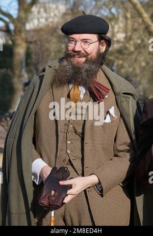 1930s style hippster victorien barbe hippster tendance homme jeune noce béret Banque D'Images