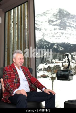 (230114) -- GENÈVE, 14 janvier 2023 (Xinhua) -- Urs Kessler, chef de la direction (PDG) de Jungfraubahnen Management, parle lors d'une interview avec Xinhua à Grindelwald, Suisse, 12 janvier 2023. Le site pittoresque et la station de sports d'hiver, Jungfrau en Suisse, s'attend à attirer plus de touristes chinois et de fans de sports dans un avenir proche. Avec l'optimisation récente par la Chine de sa réponse COVID-19 et la restauration progressive des voyages des citoyens chinois à l'étranger, Jungfrau s'est préparé à une poussée des touristes chinois cette saison de ski. POUR ALLER AVEC 'Switzerland Jungfrau attend plus de CH Banque D'Images