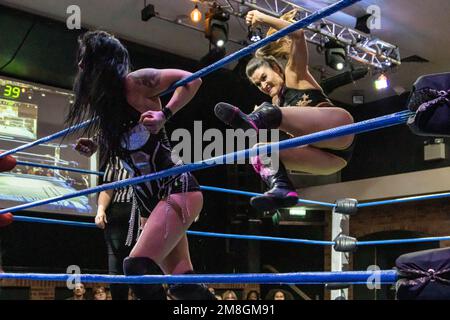 100th Pro Wrestling EVE, Nina Samuels contre Kasey Owens à 229. Londres, 01.07.2023 Banque D'Images